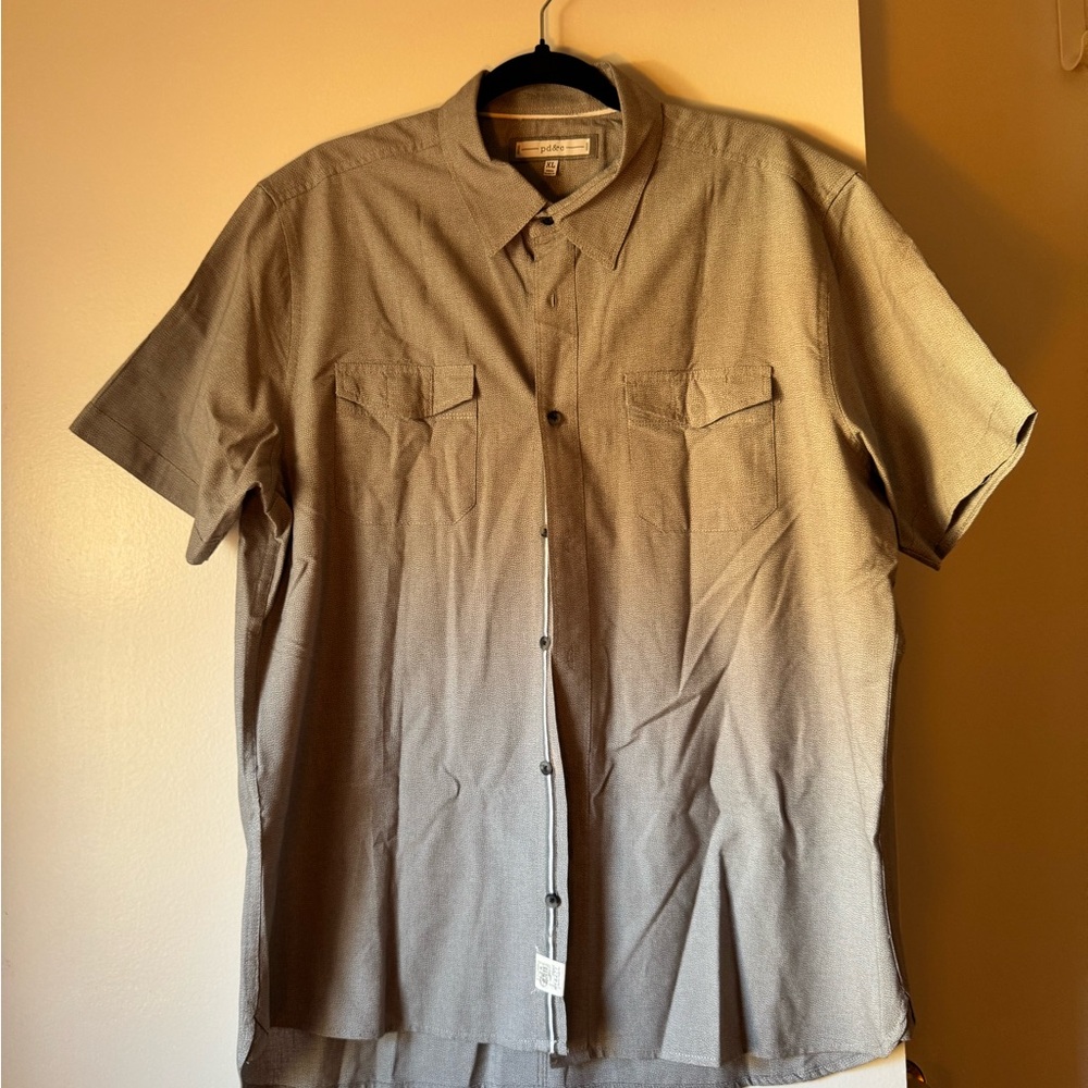 Gray Short Sleeve Button-Up XL
